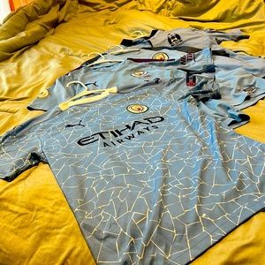 4 Manchester City Jerseys. Jersey 3 with De Bruyne has a light stain on it.